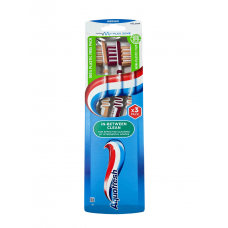 Зубна щітка Aquafresh In-Between Clean 2+1 (середня)